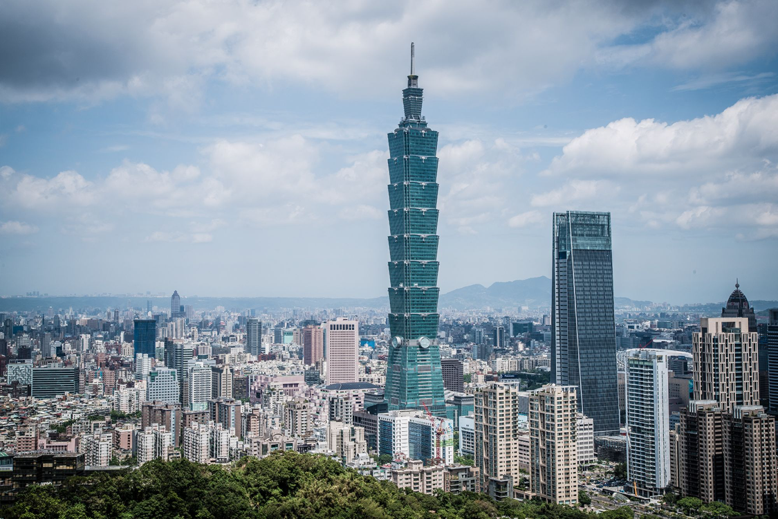 ESPN记者:皇马为琼阿梅尼标价9000万欧,今夏或出售他;邮报:曼联未来数月可能会和B费进行新合同谈判